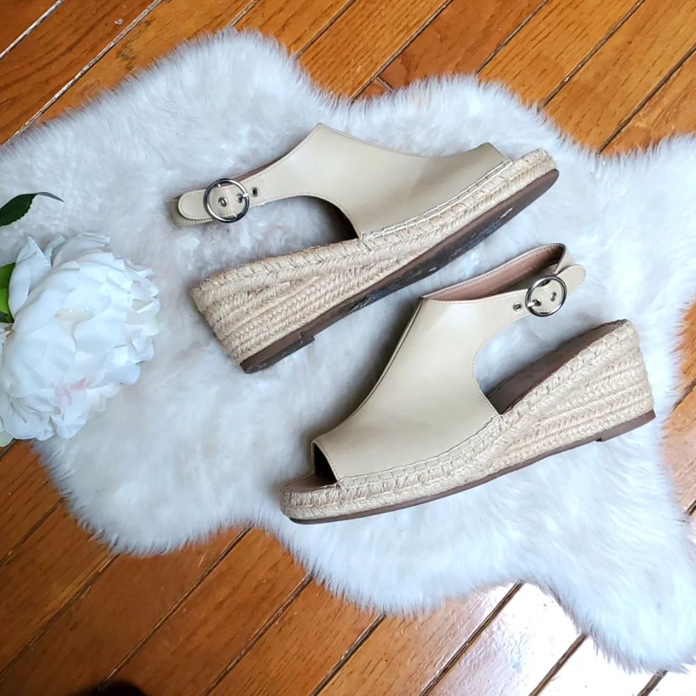 Journee Collection step out
